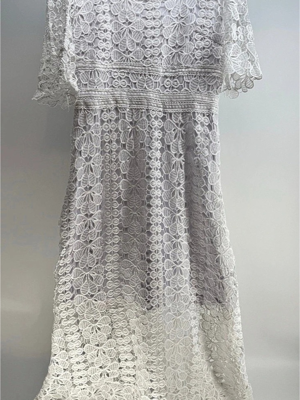 Floral Lace Maxi Dress in White Size Medium Like New